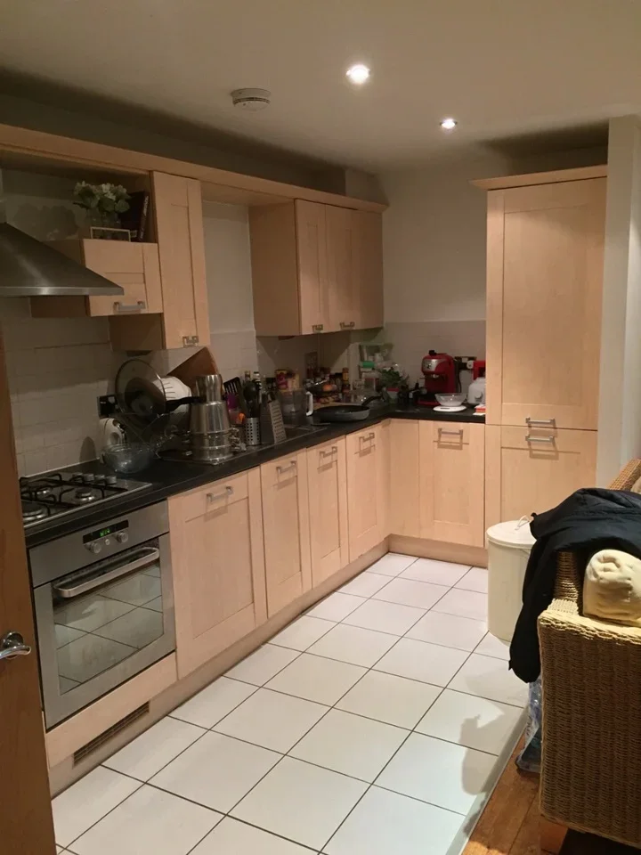 Flat Kings Avenue in Greater London