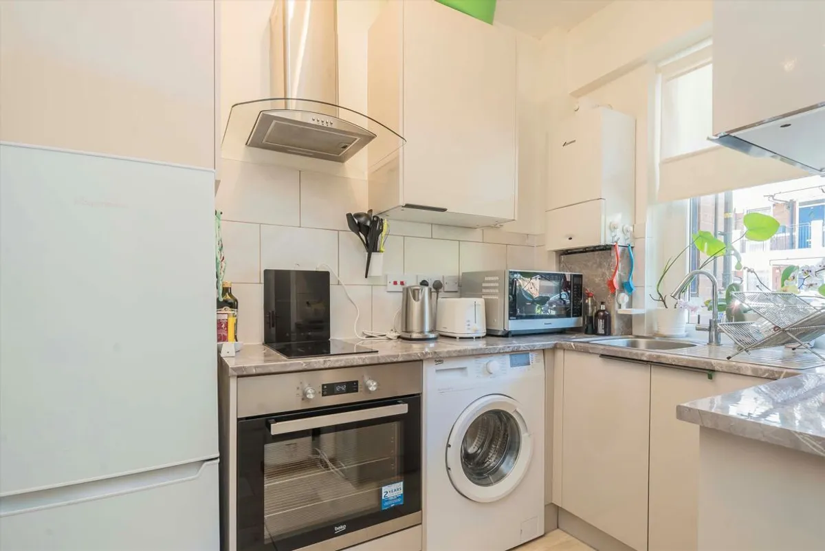 Flat Druid Street in Greater London