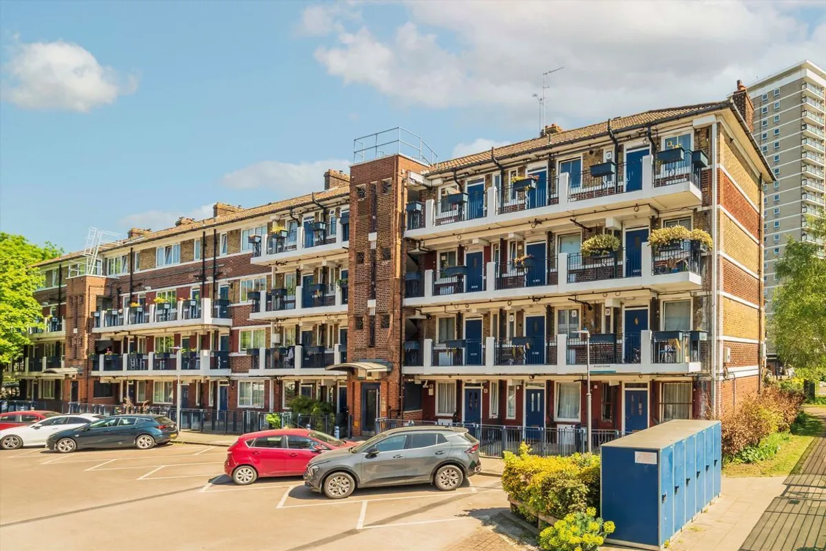 Flat Druid Street in Greater London