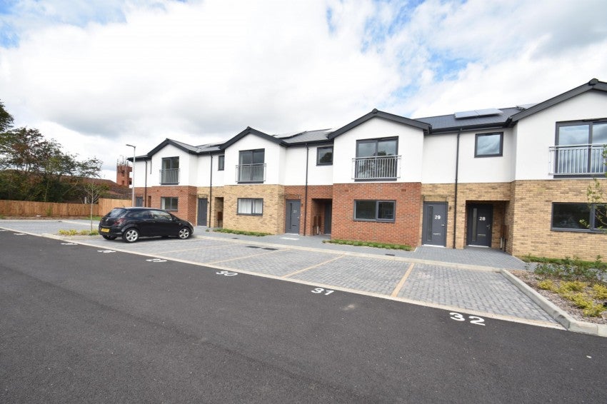 Flat Neal Close in Denham