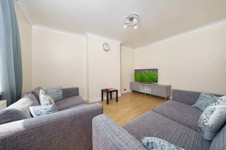 House Heath Close in Greater London