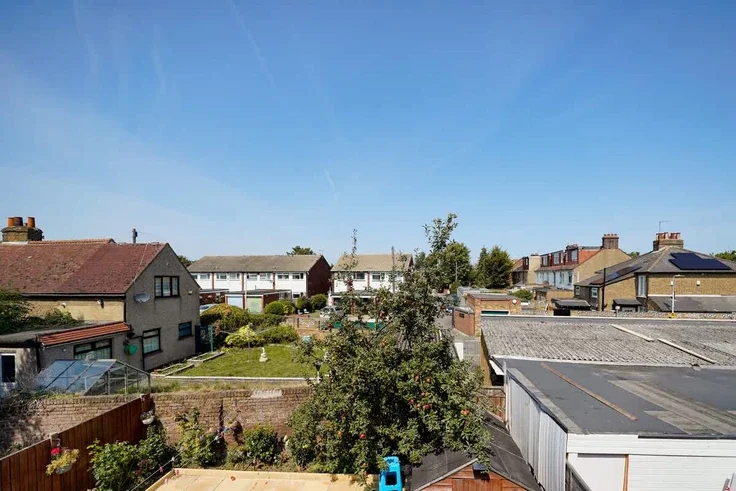 House Heath Close in Greater London