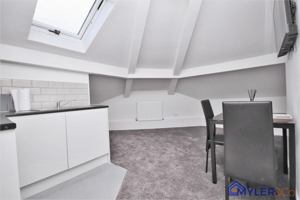 Room Ross Street in Widnes