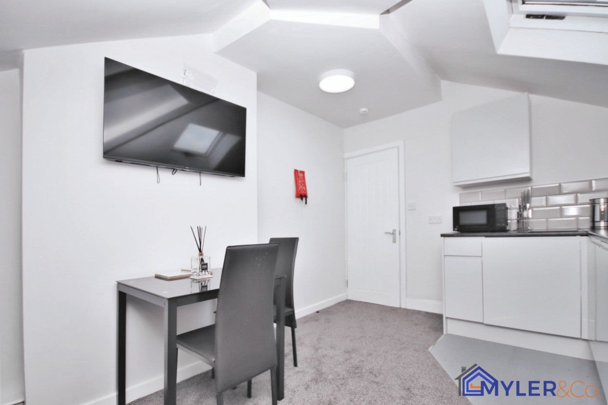Room Ross Street in Widnes