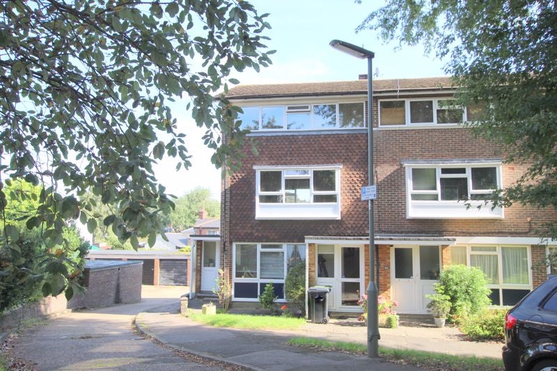 Flat Grove Avenue in Epsom and Ewell