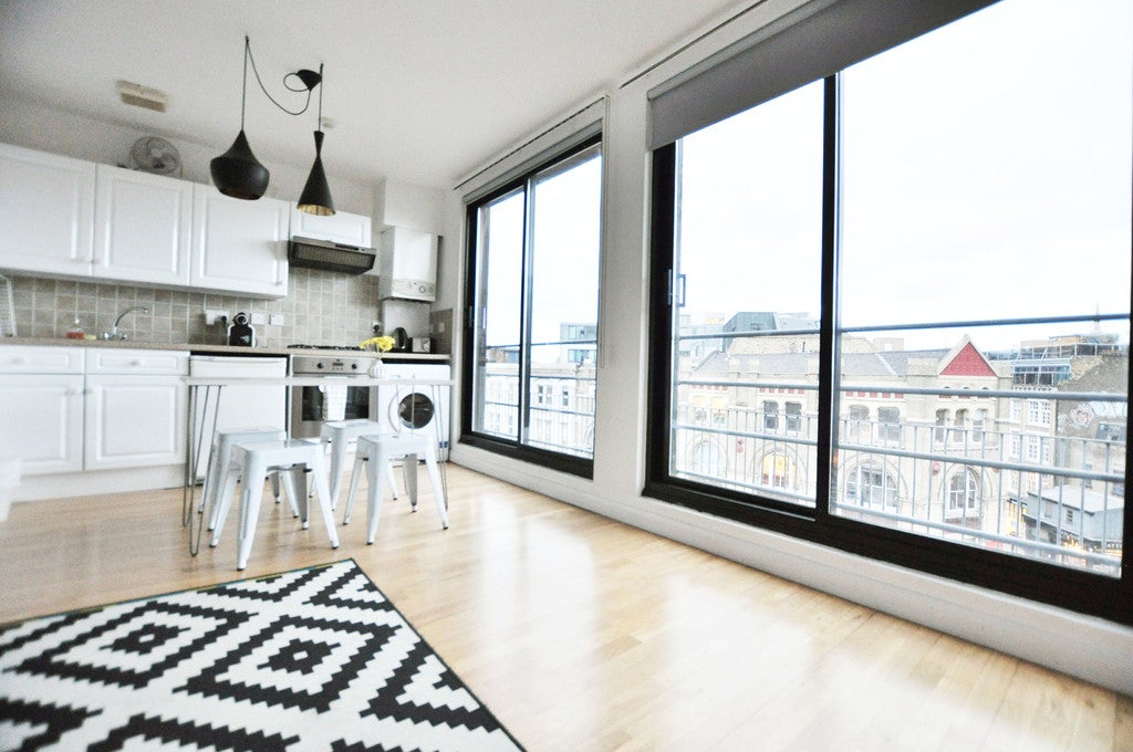 Flat Christina Street in Greater London