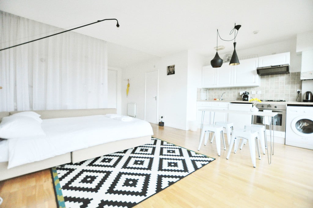 Flat Christina Street in Greater London