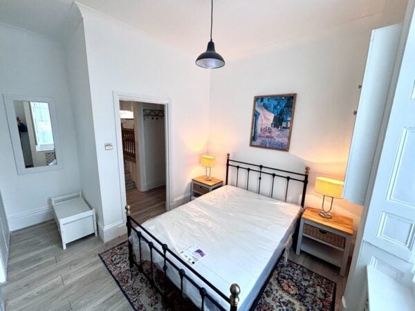 Flat Chambon Place in Greater London