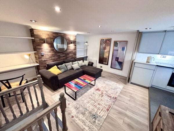 Flat Chambon Place in Greater London
