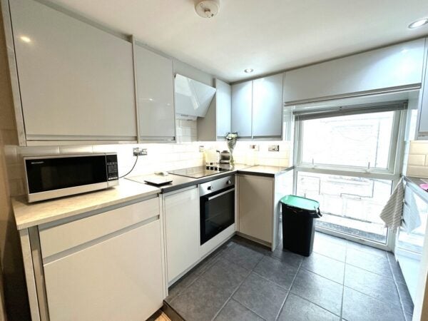 Flat Chambon Place in Greater London