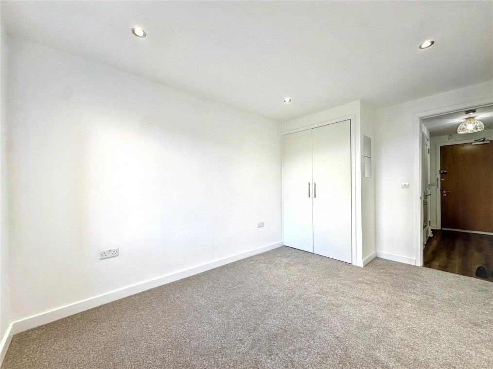 Flat Durnsford Road in Greater London