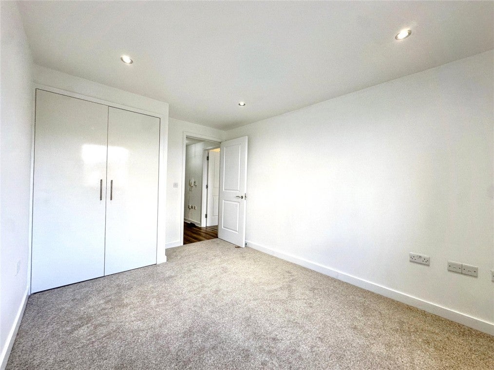 Flat Durnsford Road in Greater London