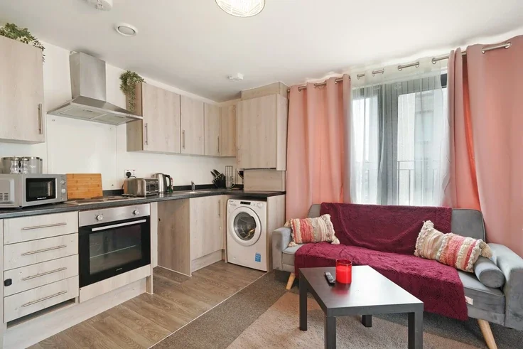 Flat Colnbrook By-Pass in Slough