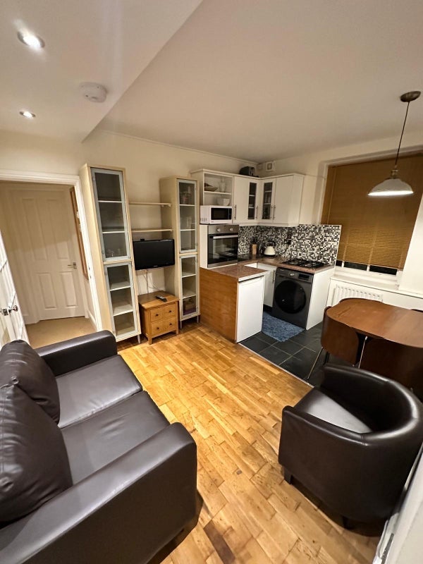 Room Tavistock Street in City of Westminster