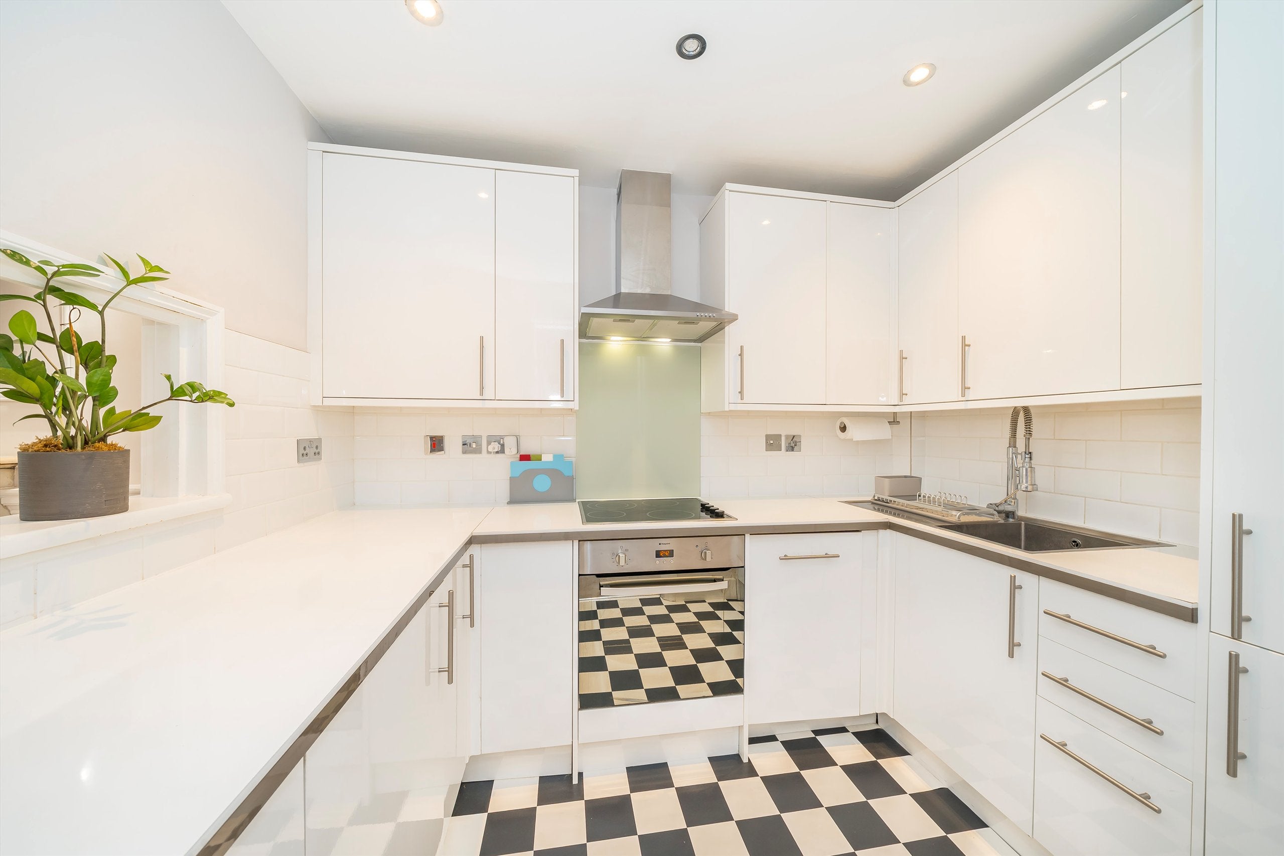Flat Chelsea Embankment in Greater London