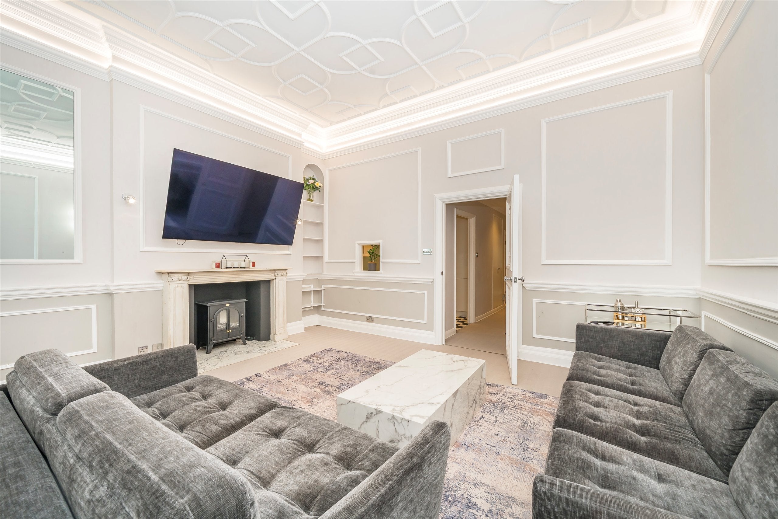 Flat Chelsea Embankment in Greater London