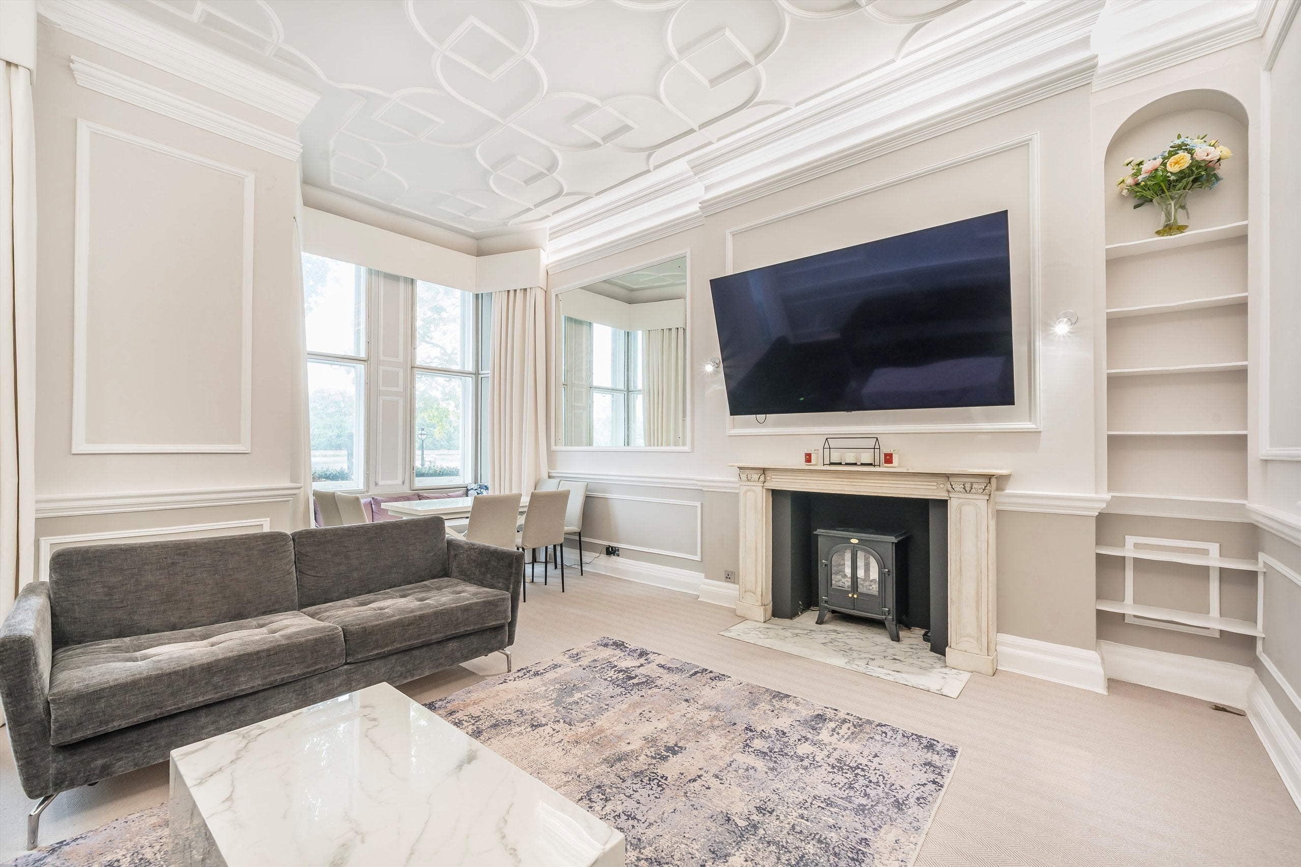 Flat Chelsea Embankment in Greater London