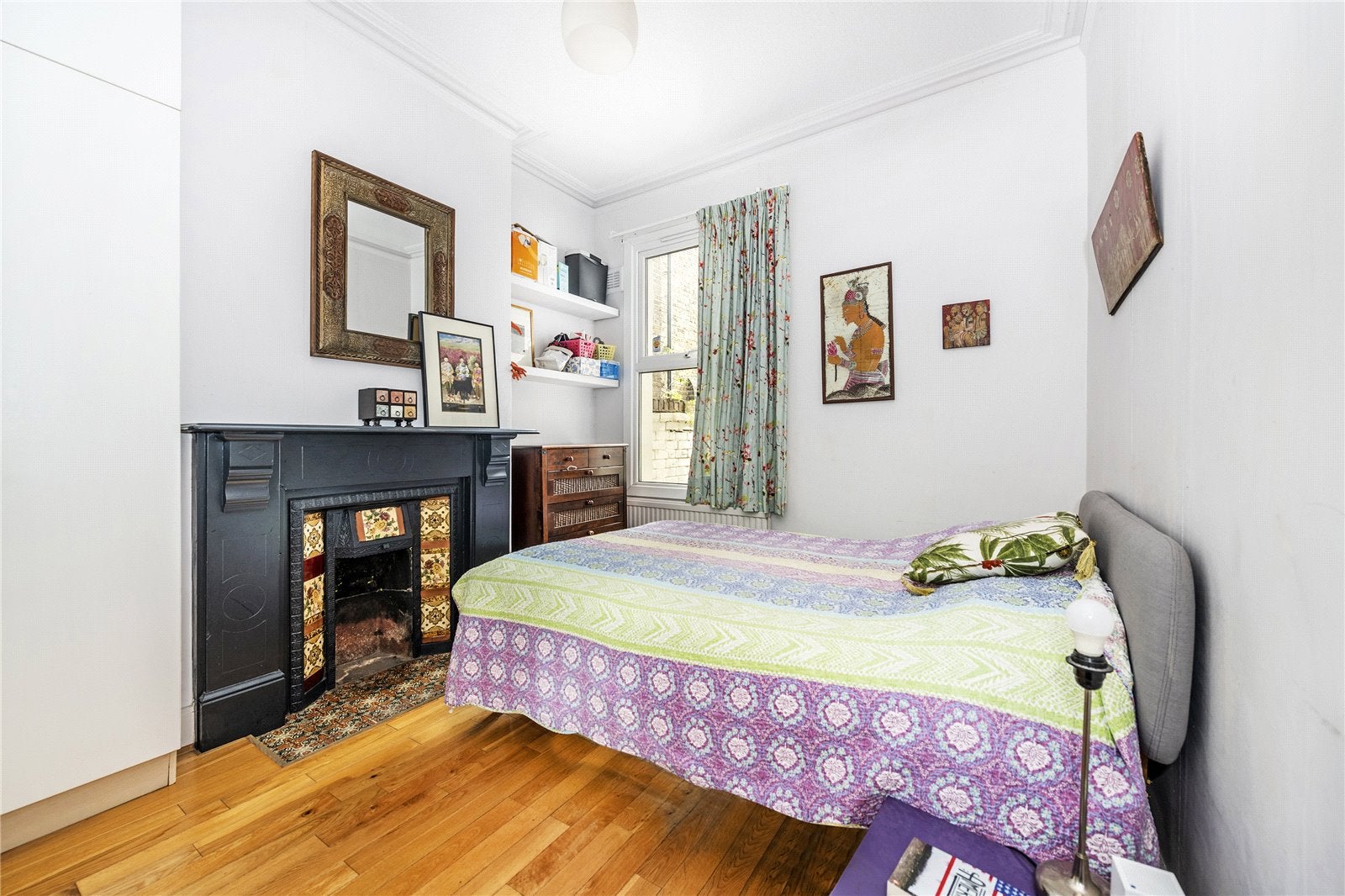 Flat Purves Road in Greater London