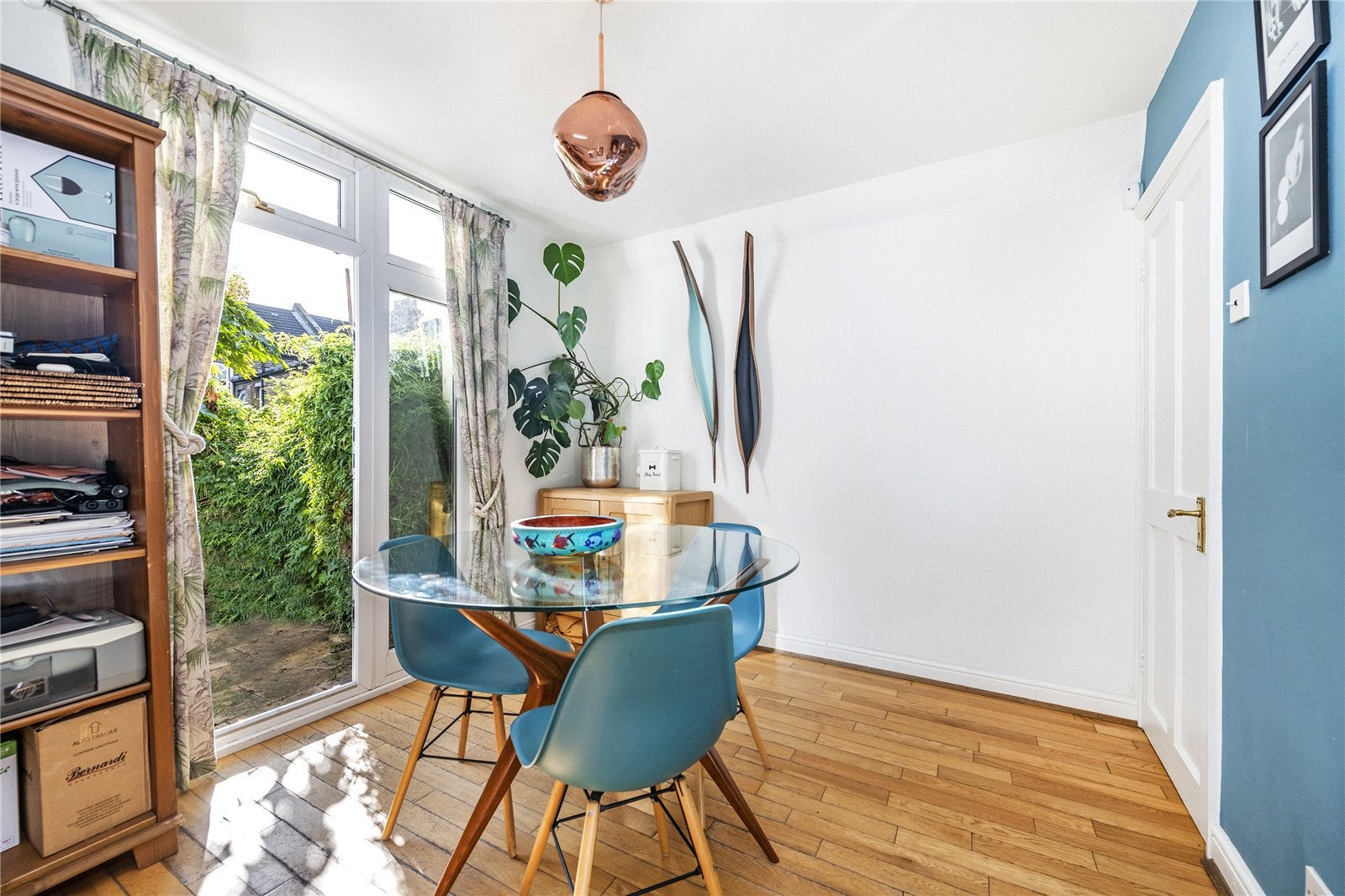 Flat Purves Road in Greater London