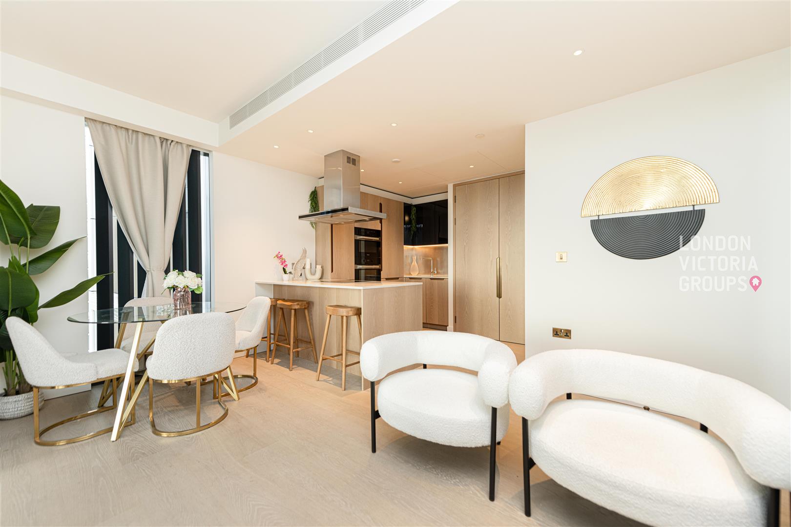 Flat Carnation Way in Greater London