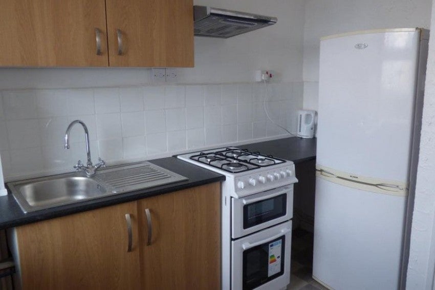 Room Manchester Road in Greater London