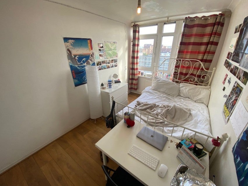 Room Manchester Road in Greater London