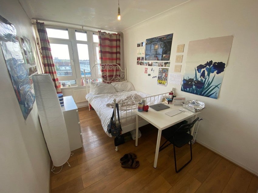 Room Manchester Road in Greater London