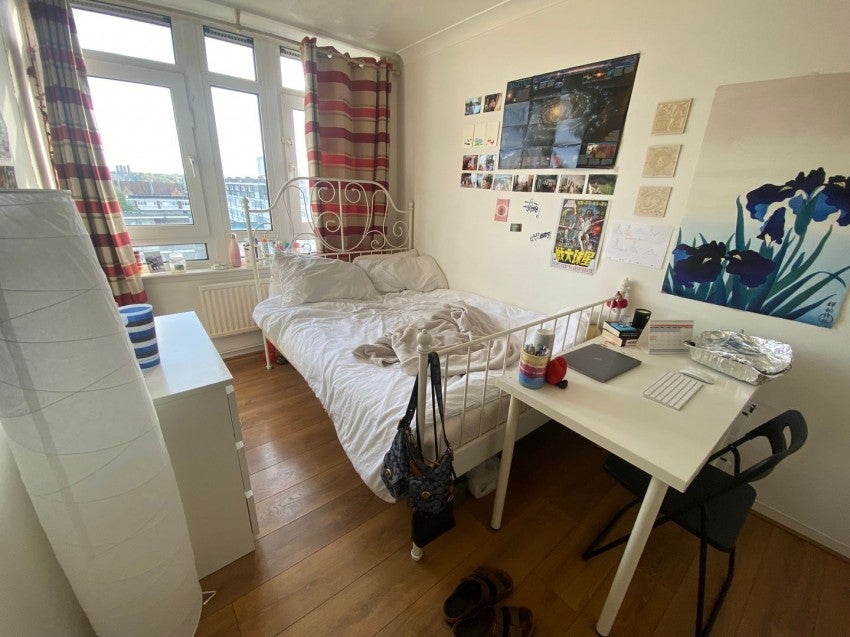Room Manchester Road in Greater London