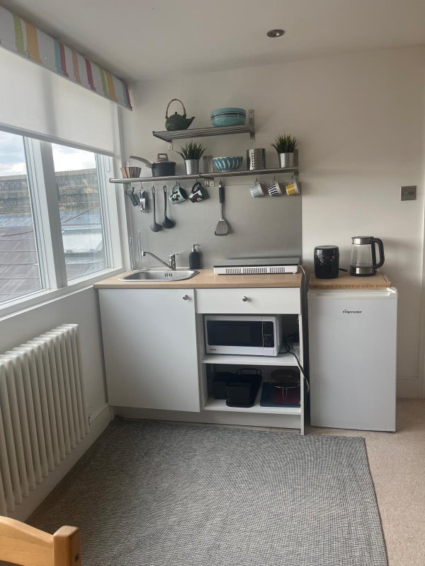 Room Crescent Lane in Greater London