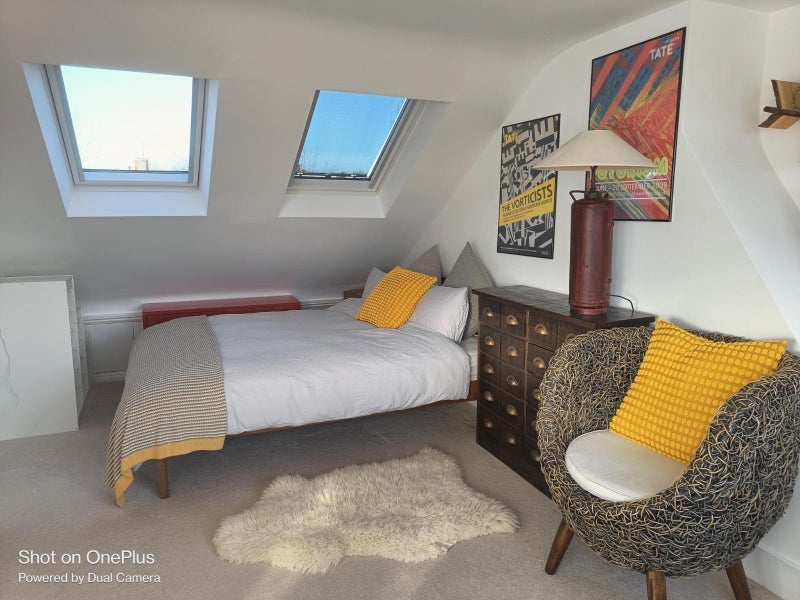 Room Crescent Lane in Greater London
