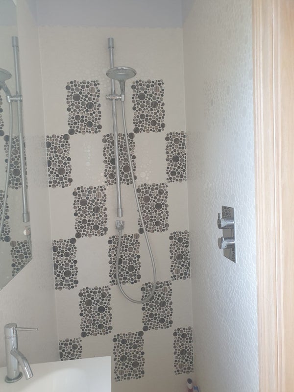 Room Heathfield Road in Greater London