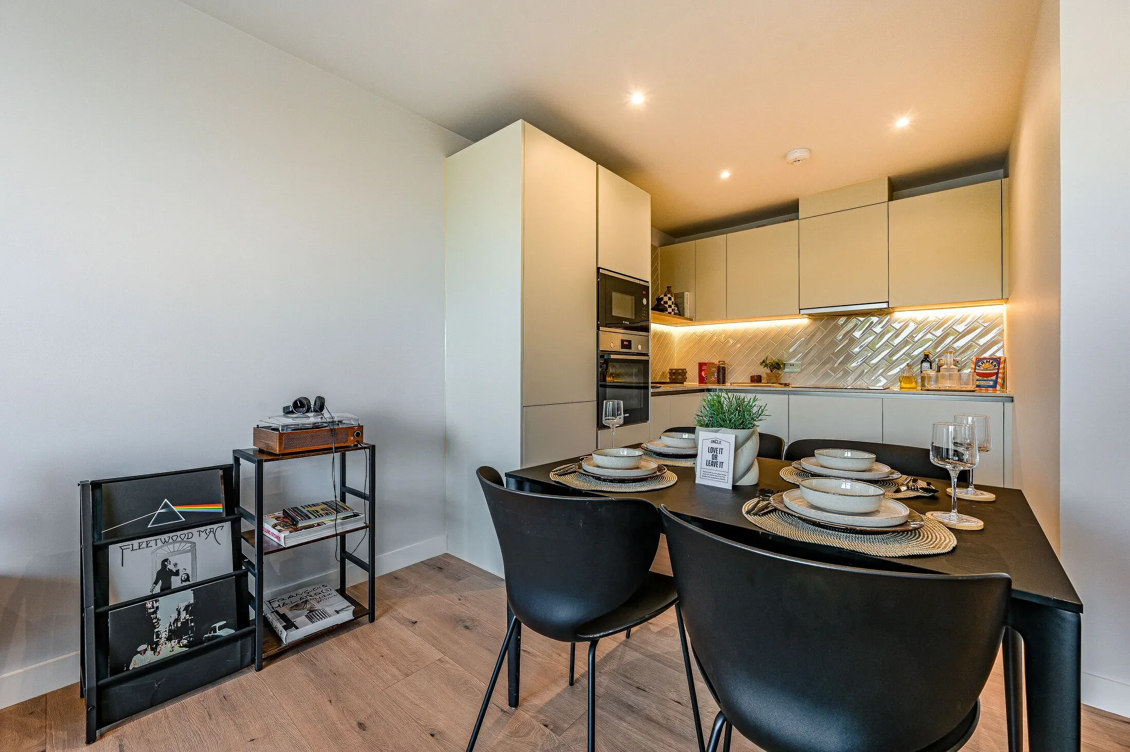Flat Timberyard Street in Greater London