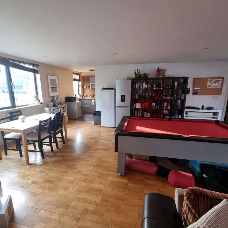 Room Cable Street in Greater London