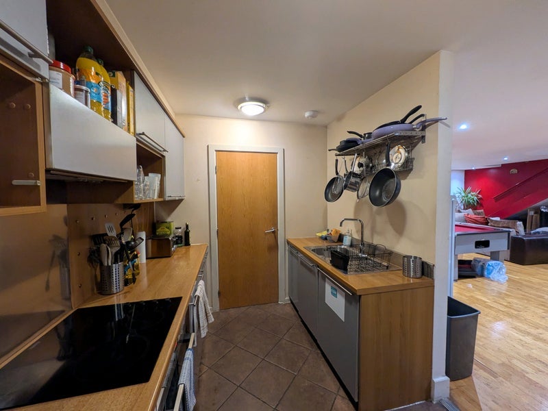 Room Cable Street in Greater London