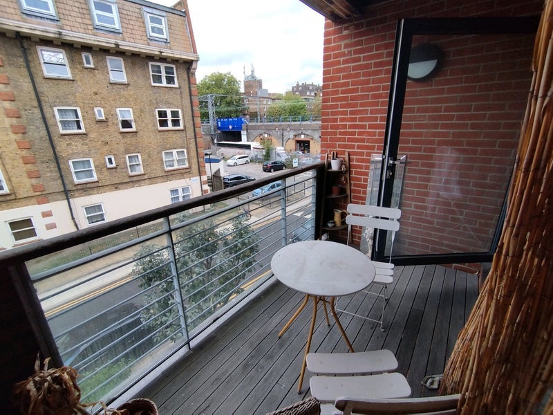 Room Cable Street in Greater London