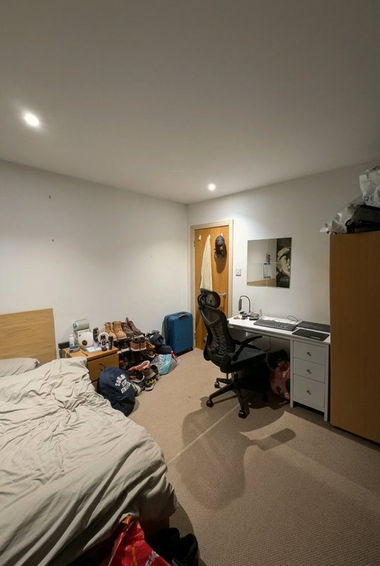 Room Cable Street in Greater London