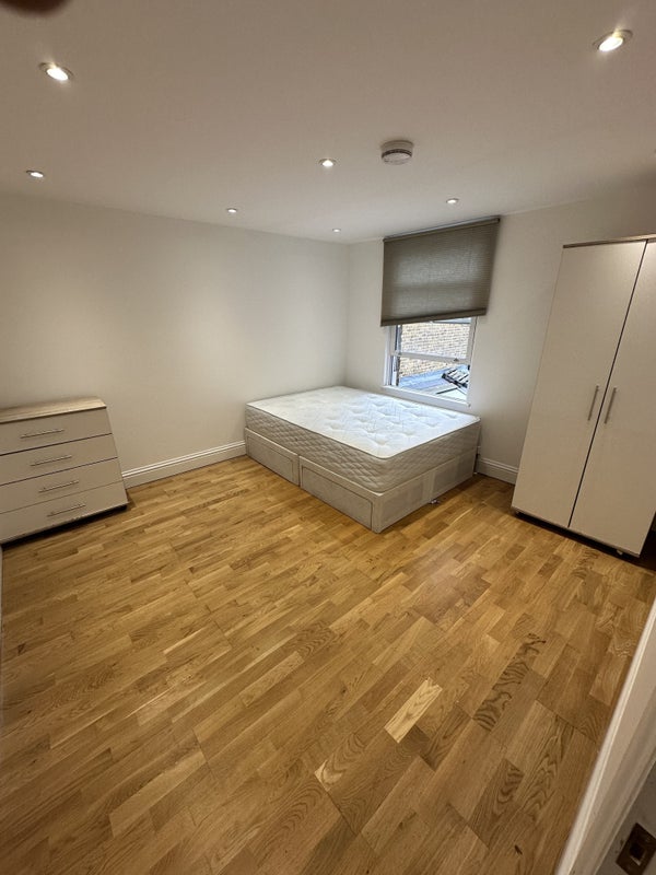 Room Brockley Way in Greater London
