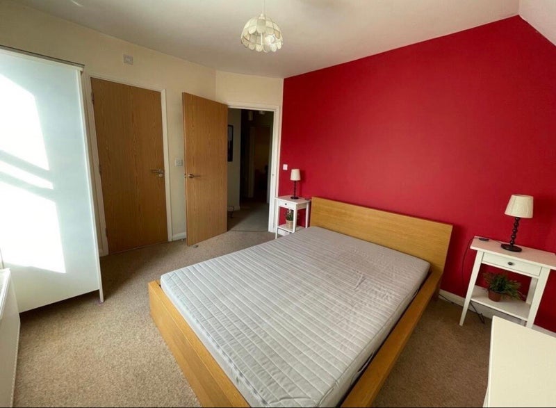 Room Cathedral Road in Cardiff