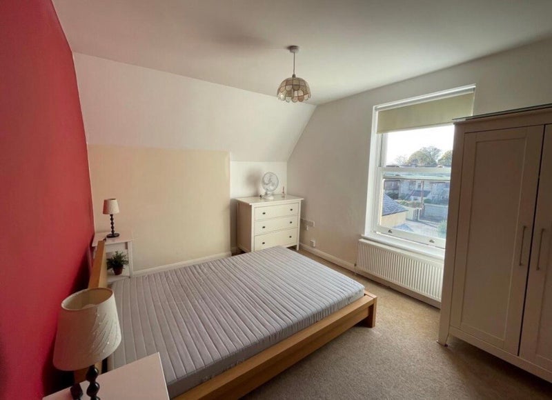 Room Cathedral Road in Cardiff