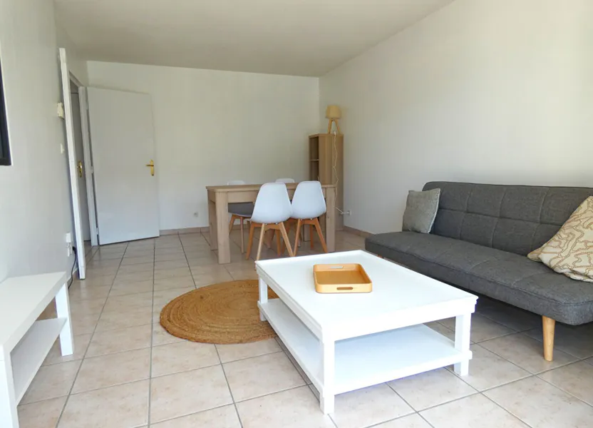Flat Rue des Collonges in Saint-Genis-Laval
