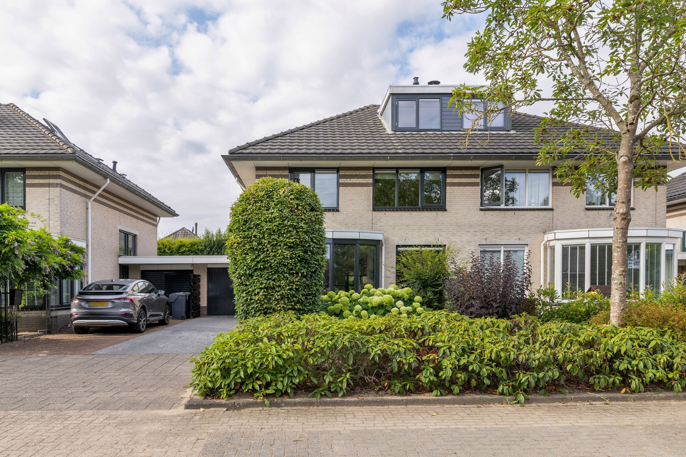 Huis Ambachtsherenlaan 18 in Mijnsheerenland