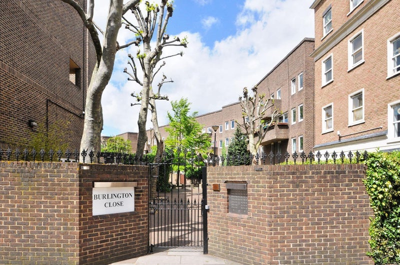 Room Burlington Close in City of Westminster