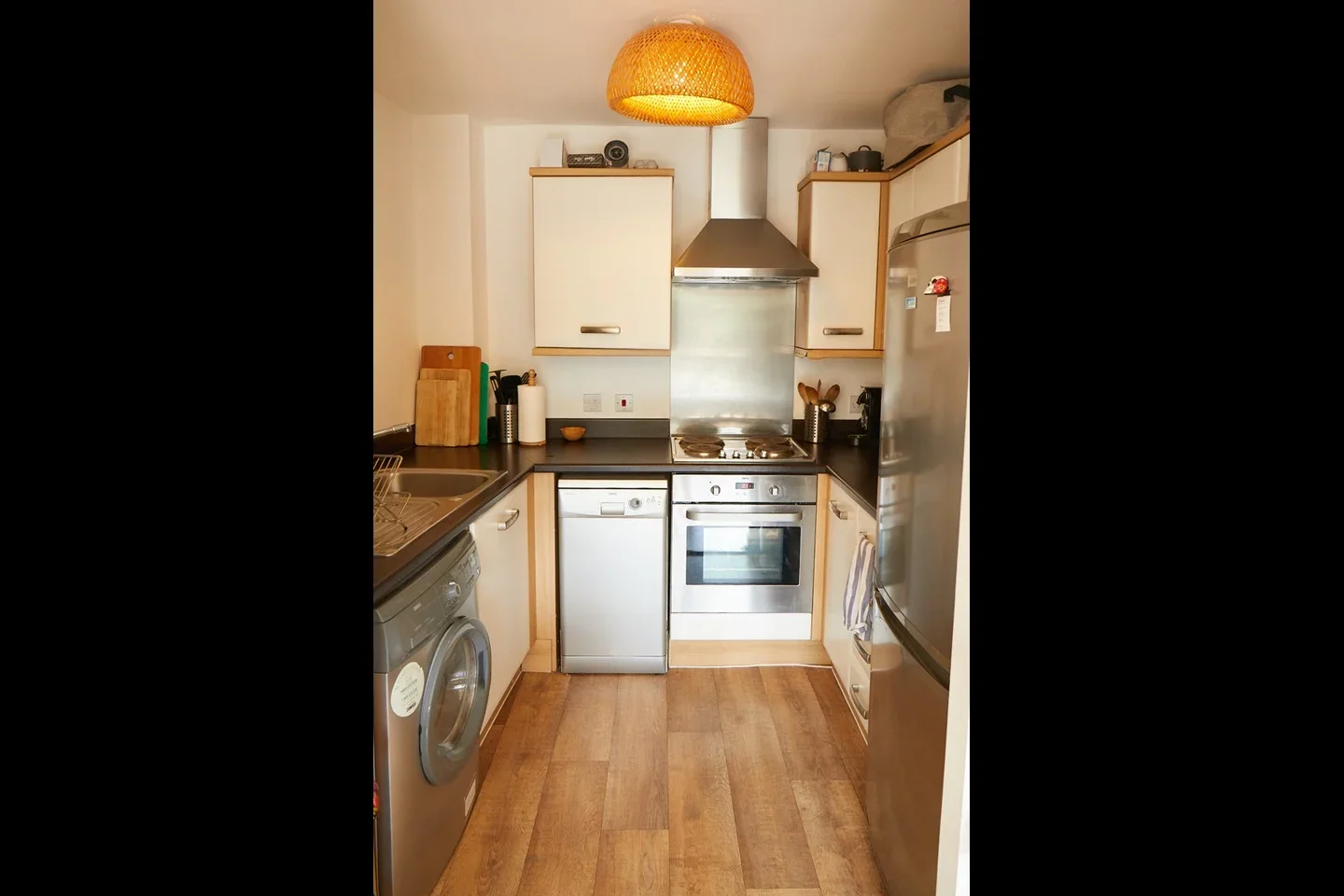 Flat Morris Court in Greater London