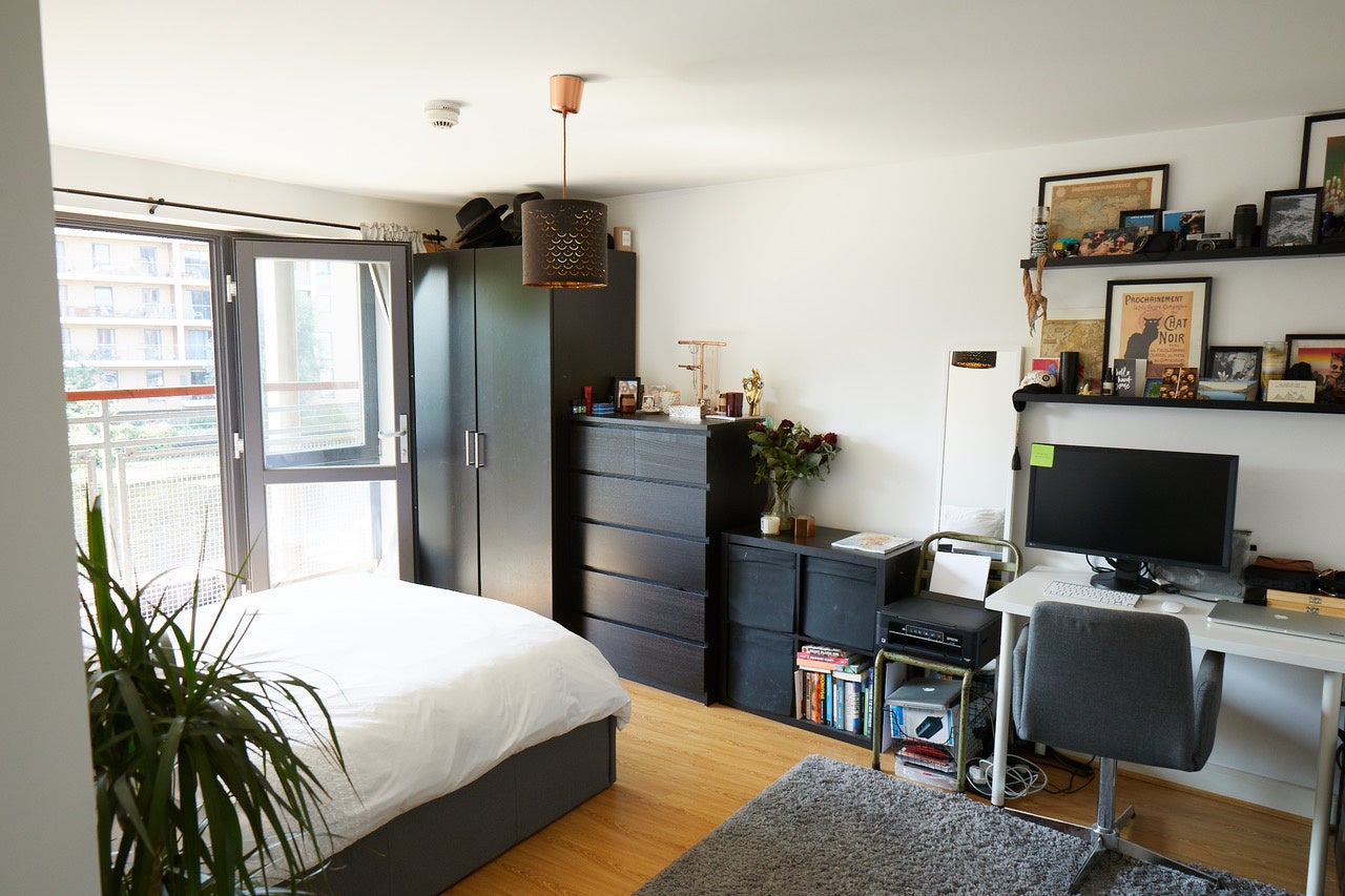 Flat Morris Court in Greater London