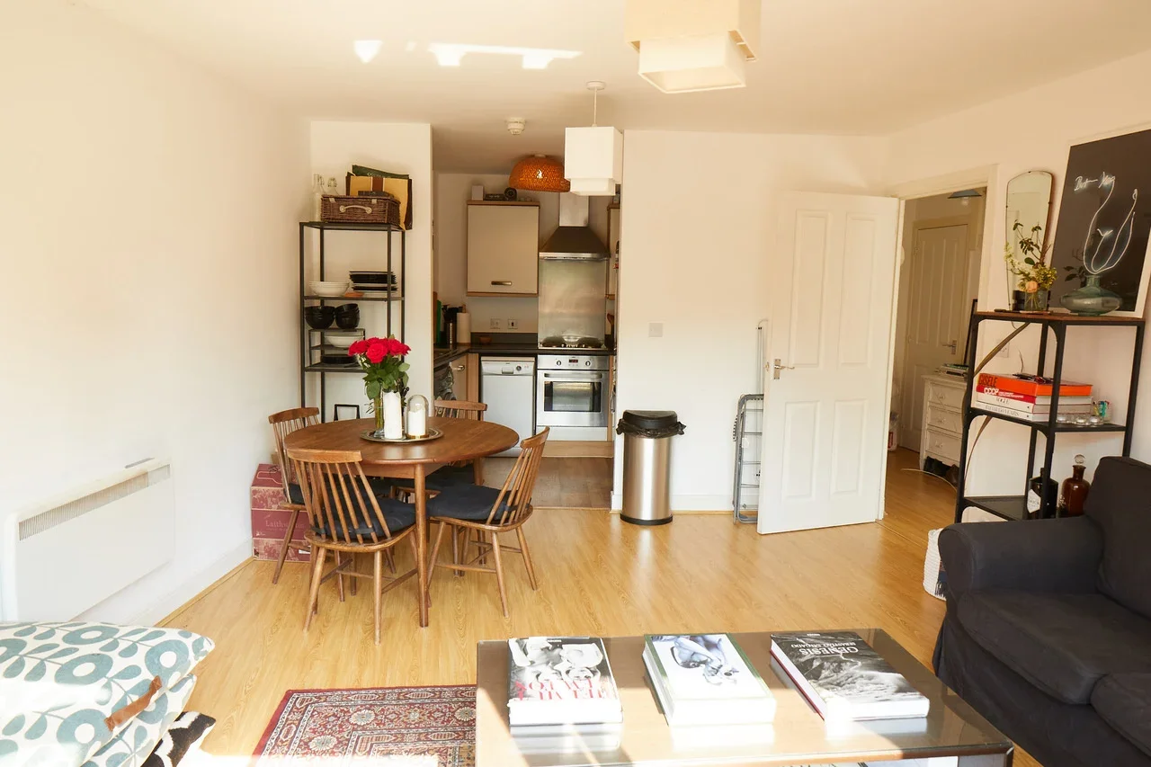 Flat Morris Court in Greater London