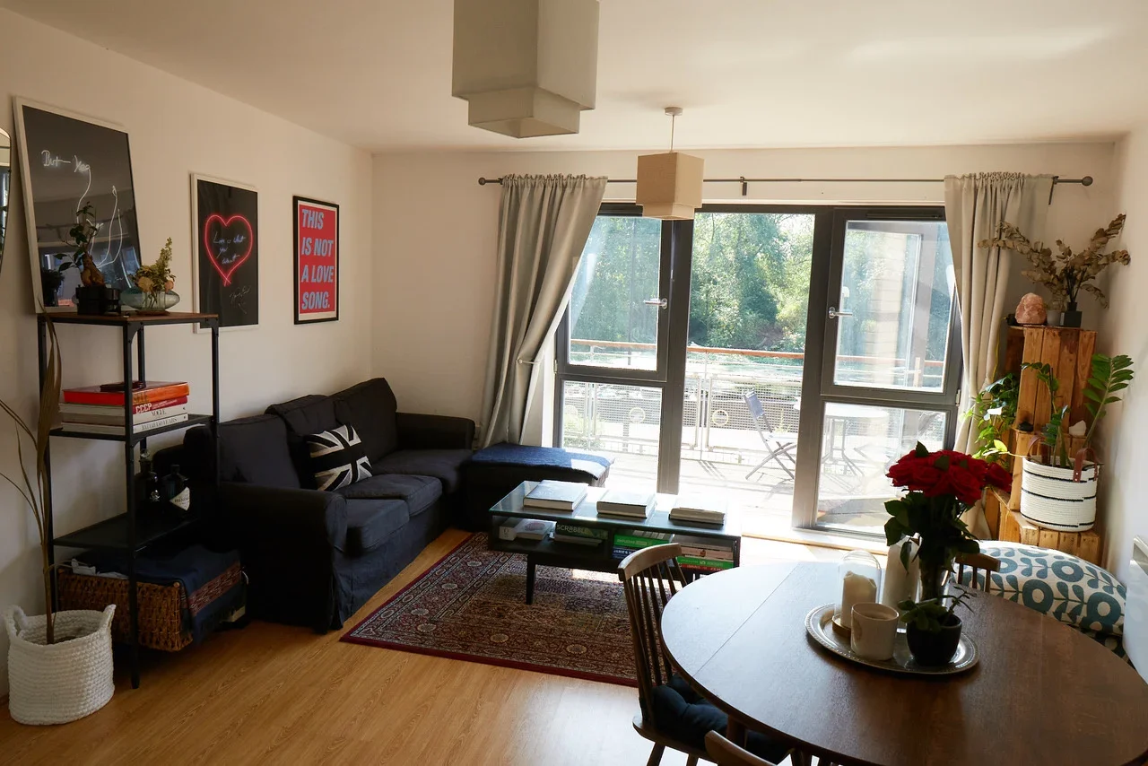 Flat Morris Court in Greater London