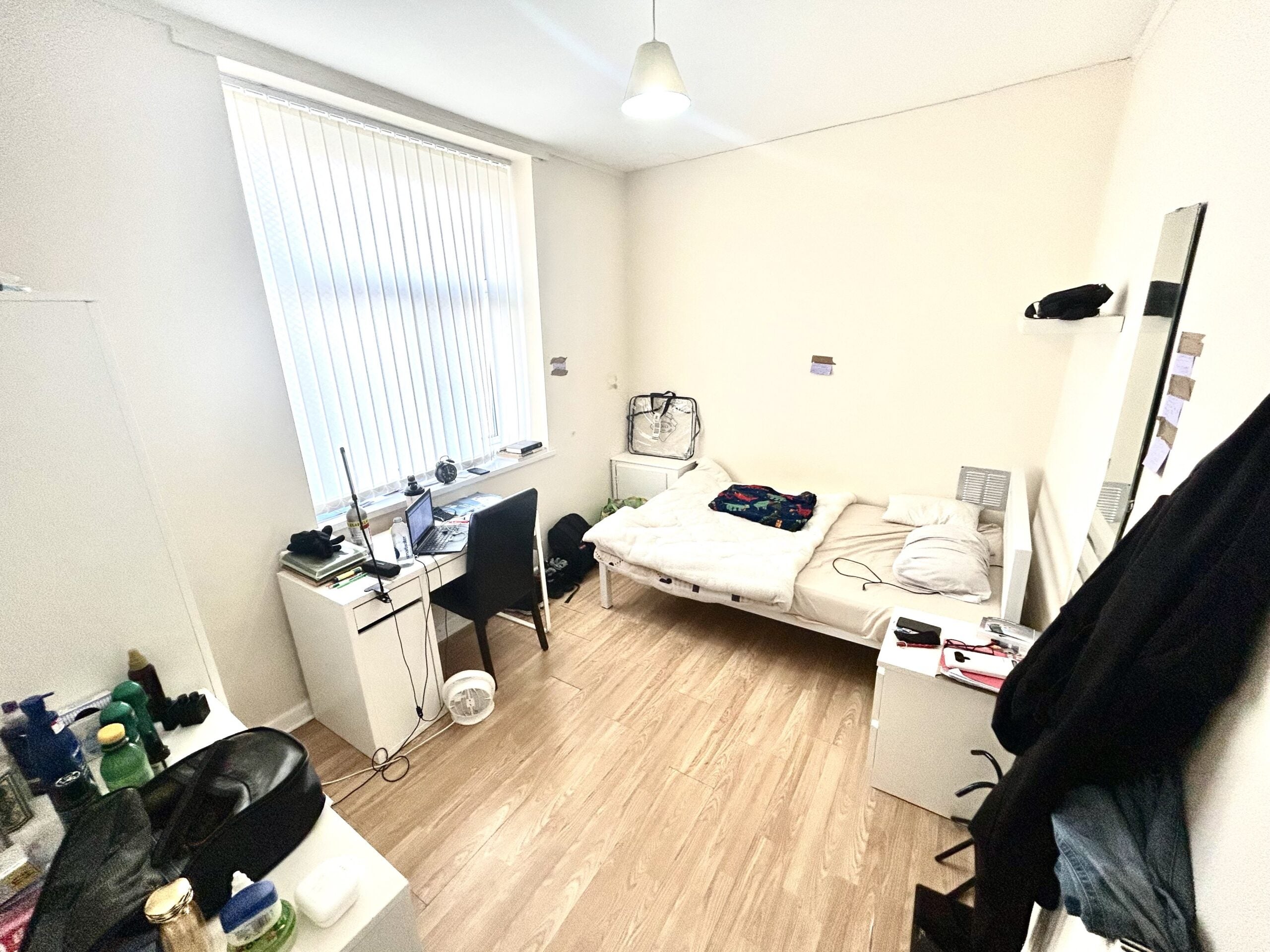 Room Brook Street in Pontypridd