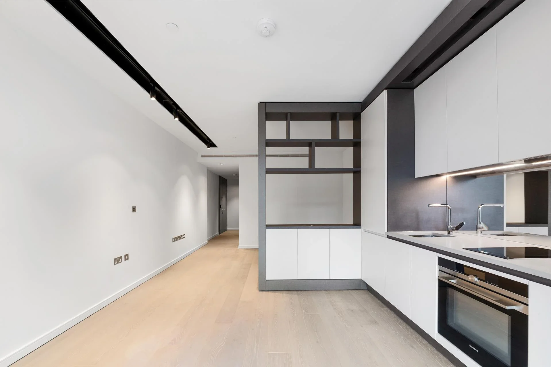 Flat Park Drive in Greater London