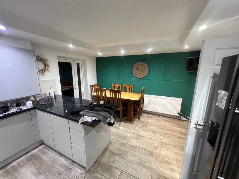 Room The Avenue in Greater London