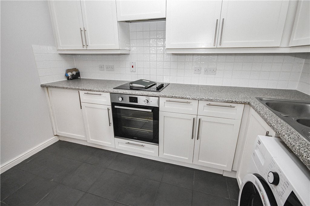 Flat Kempton Court in Borough of Spelthorne